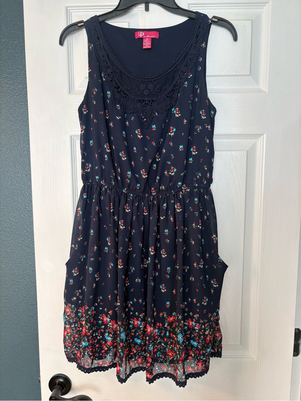 🔴10/$10! Ultra Pink Casual Navy Floral Sleeveless Dress with Lace Yoke